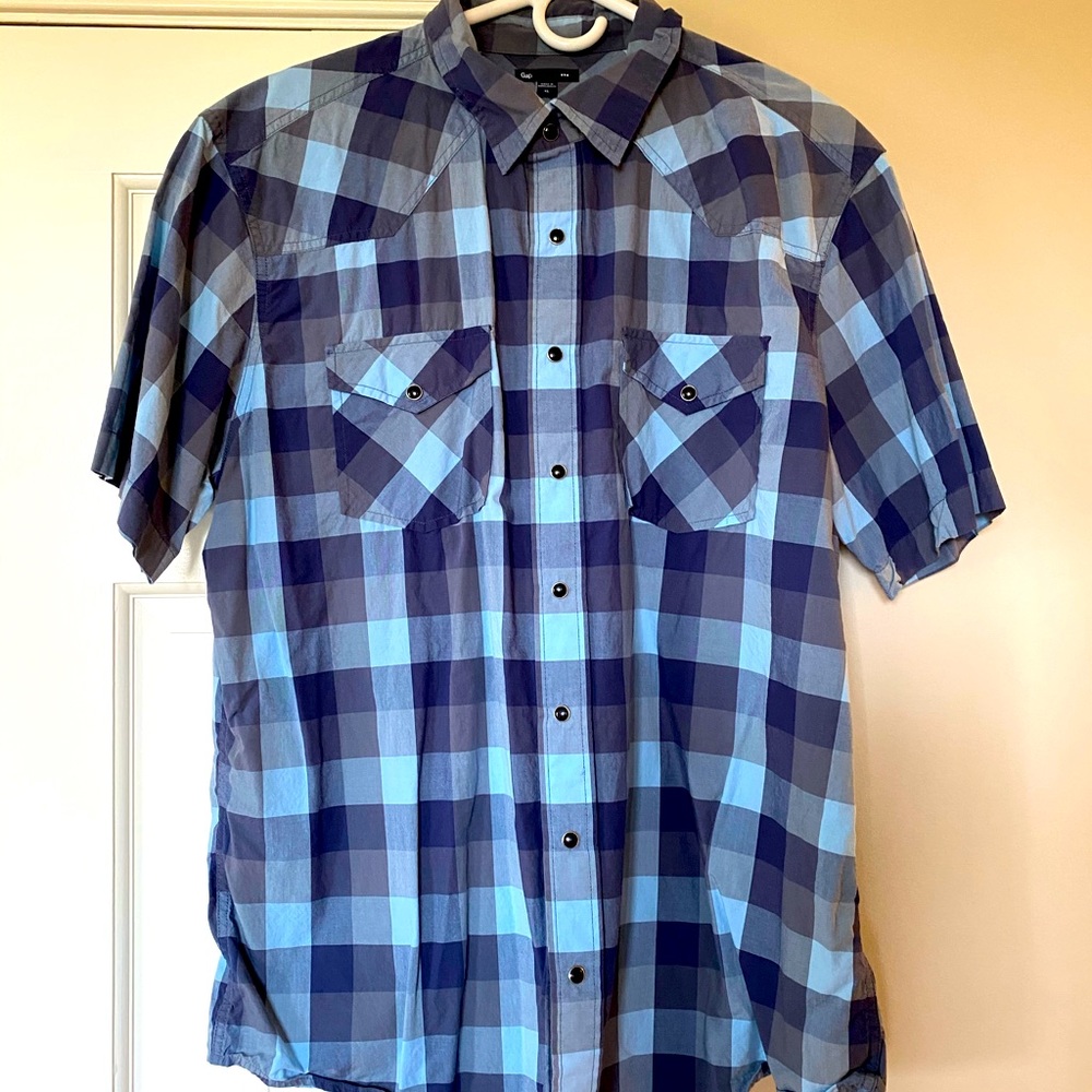 Men’s short sleeve button down